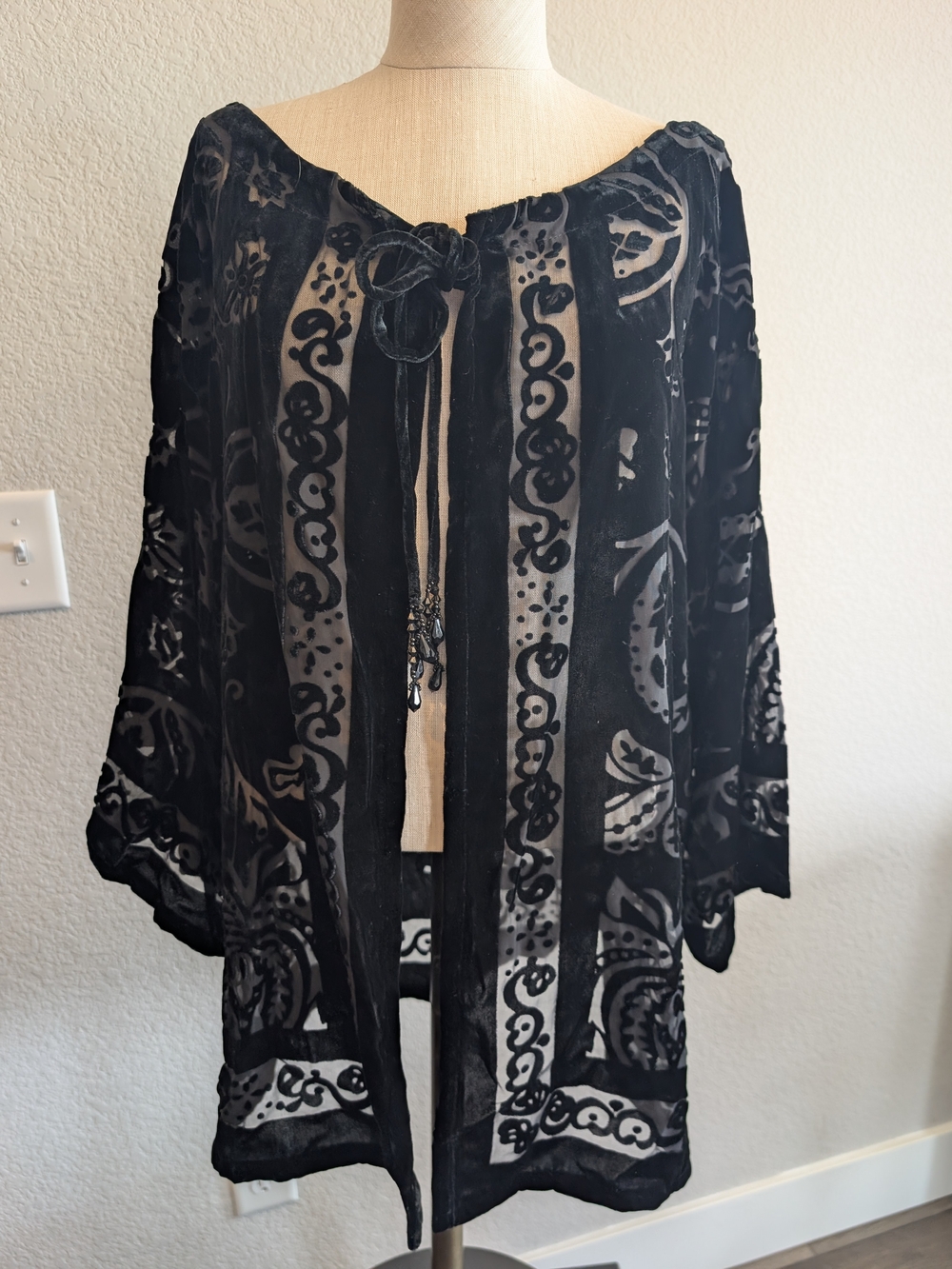 Vintage Choices Black Velvet Kimono Cardigan Sz 1X w/ Beaded Front Tie